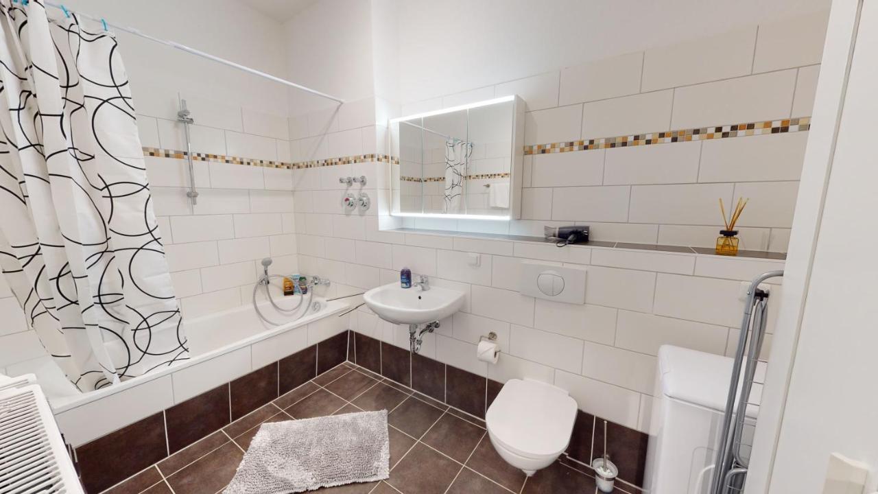Sweethome - Business-Apartment Mit Kueche, Terrasse, Stellplatz Magdeburgo Exterior foto